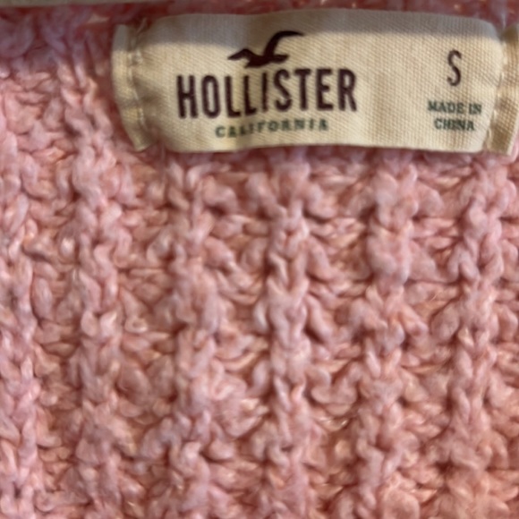 Super cute Hollister sweater - Picture 2 of 2
